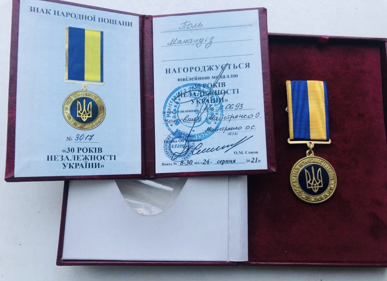Médaille commémorative des 30 ans de l’indépendance de l’Ukraine remise à Paul Manandise